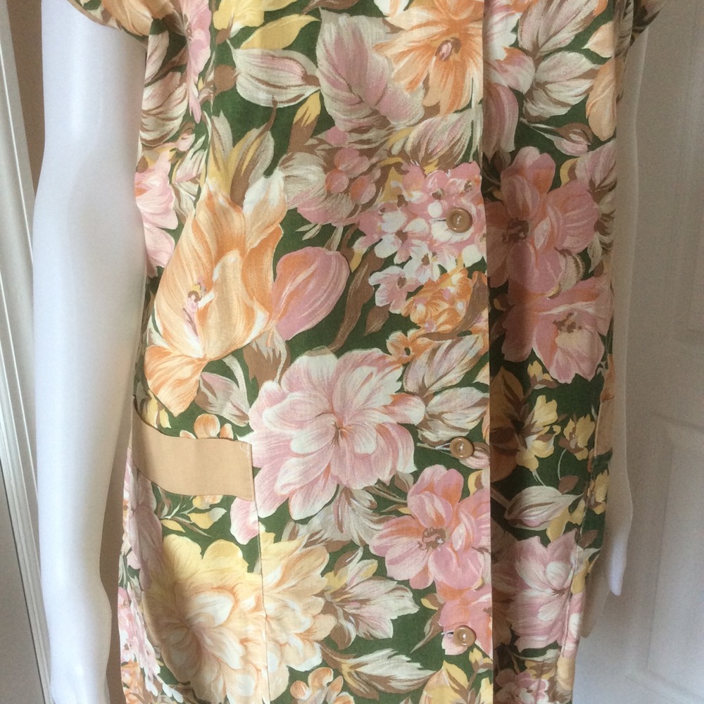 Button front robe. - Picture 4 of 6